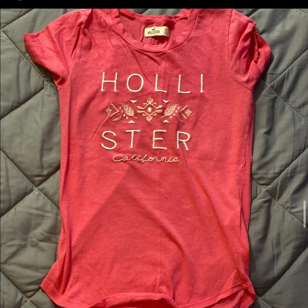 Hollis tee shirt